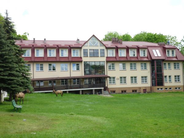 Pałac Leszczyńskich w Krasnobrodzie. Murowany kolumnowy pałac wzniesiony w pierwszej połowie XVII wieku, później przebudowywany. Pałac uległ zniszczeniu w 1914