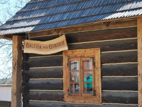 Galeria pod gontem