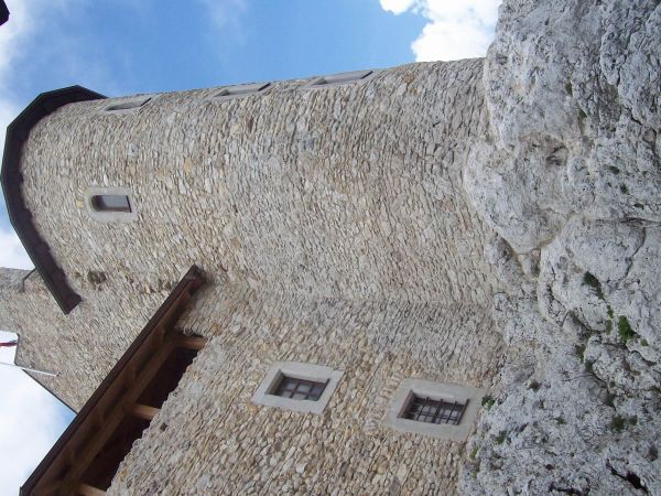 Zamek Bobolice – zamek królewski zbudowany w połowie XIV w. na terenie Jury Krakowsko-Częstochowskiej, we wsi Bobolice w województwie śląskim.