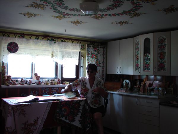 Pani Danuta Dyman- gospodyni posiadłości Zalipie 175 - autorka malowideł 6.06.2011