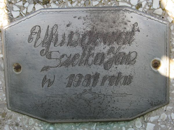 tablica informująca o fundatorze kapliczki dziękczynnej przydrożnej - "na Szczepówce" - współczesne. Kapliczkę w tym miejscu wybudował Jan Starego już w 1912r.,