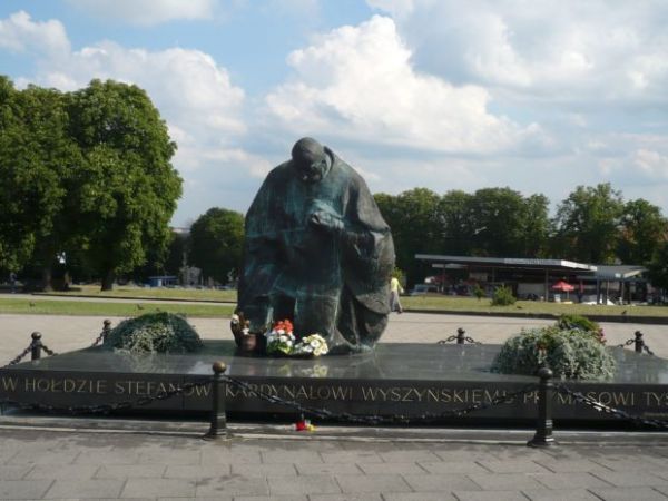 Pomnik Sługi Bożego Stefana Wyszyńskiego.