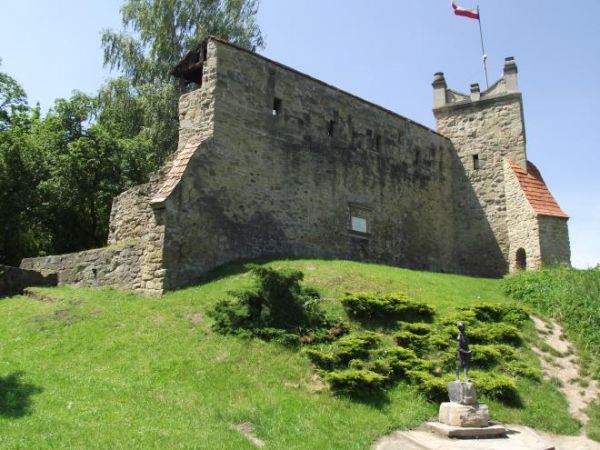 Zamek Królewski - zrekonstruowane fragmenty zamku z XIVw. - m.in. Baszta Kowalska, zamek był wysadzony w powietrze przez wojska niemieckie w 1945r.