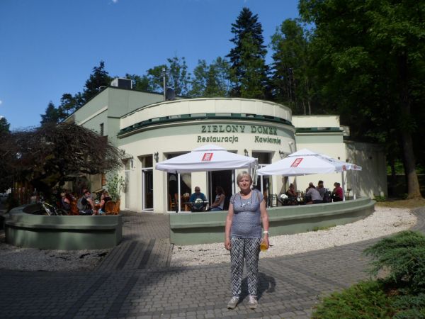 przed Zielonym Domkiem - jego dzieje sięgają XIX wieku a bale opisane w poezji, do kurortu przyjeżdżali m.in. Stanisław Wyspiański, Kornel Makuszyński, Ludomir