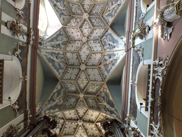 strop i organy kościoła p.w Wniebowzięcia NMP