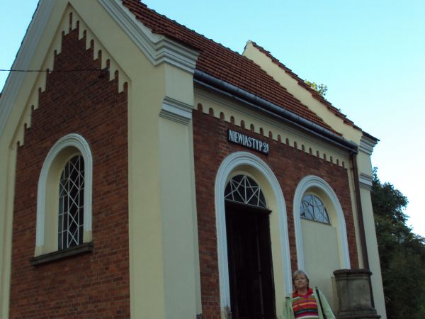 przed pasyjna Kaplicą Płaczących Niewiast - na dróżkach kalwaryjskich.