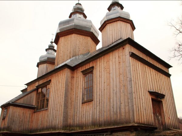 Cerkiew pw. św. Mikołaja w Dobrej Szlacheckiej . Obecnie kościół rzymskokatolicki p.w.  Podwyższenia Św. Krzyża . Zbudowana w 1879 r. Obok , na osi - druga cerk