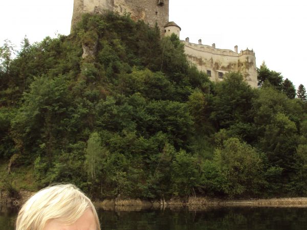 podczas rejsu statkiem spacerowym "Harnaś" po zalewie - z widokiem na zamek. Spisz to przepiękna kraina o nadzwyczajnych walorach krajobrazowych a zamki ten w C