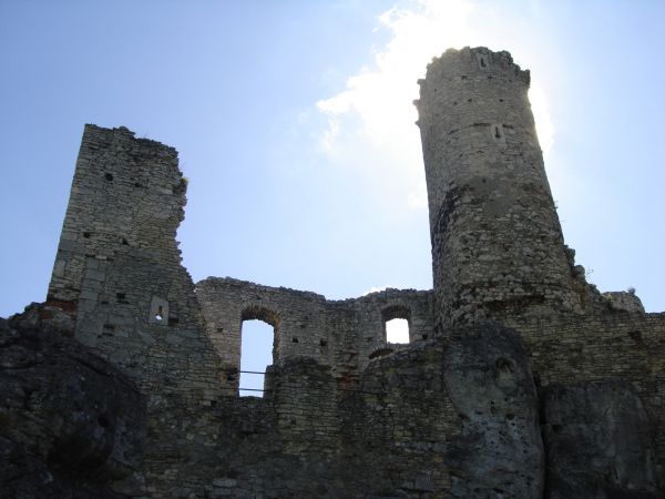 Zamek OGRODZIENIEC **** http://www.zamek-ogrodzieniec.pl/ **** http://zamki.net.pl/zamki/podzamcze/podzamcze.php **** Zamek Ogrodzieniec znajduje się w Podzamcz