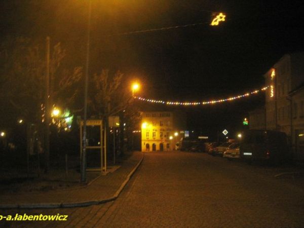 W 1877 r. została doprowadzona linia kolejowa z Bystrzycy. Pod koniec XIX w. powstała główna siedziba komory celnej w hrabstwie kłodzkim.