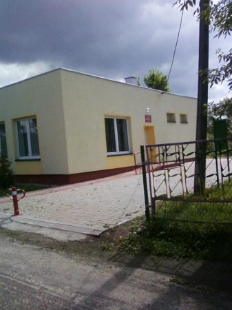 W naszej wsi mamy piękną świetlice dzięki naszej pani sołtys jest wyposażona w sprzęt do ćwiczeń. Jest wyremontowana po byłym sklepie