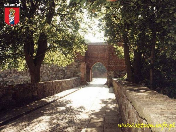 Brama wjazdowa na dziedziniec zamkowy