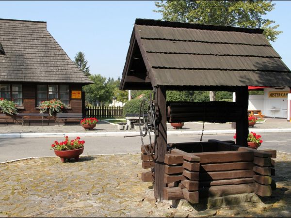 Skansen budownictwa ludowego.