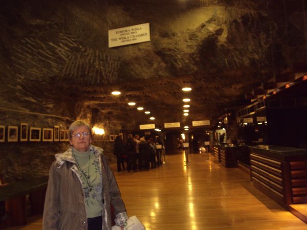 w podziemiach kopalni w Wieliczce zachowały się 300 kilometrowe chodniki sięgające do 327 metrów głębokości i około 3 000 komór - poprzez 30 najciekawszych prow