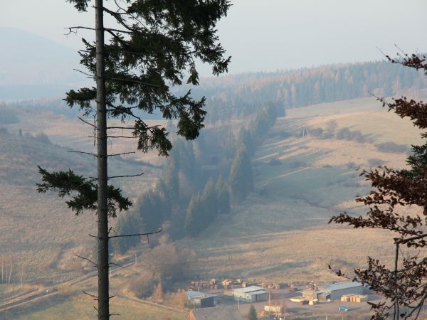 Unisław Śląski - Tunel kolejowy. Ciekawostką jest to że w poprzek znajduje się ukryty niedokończony inny tunel (prawdopodobnie służący do celów wojskowych)