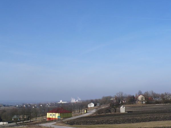Panorama i dojazd  od strony Buska-Zdroju,w tle widoczne Zakłady Gipsowe ,,Dolina Nidy,, w Gackach.