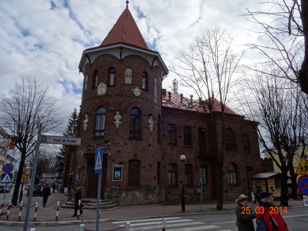 gmach zbudowany wg projektu Jana Sas-Zubrzyckiego budynek - siedziba Polskiego Towarzystwa Gimnastycznego "Sokół", wzniesiony na przełomie XIX / XX wieku, po II