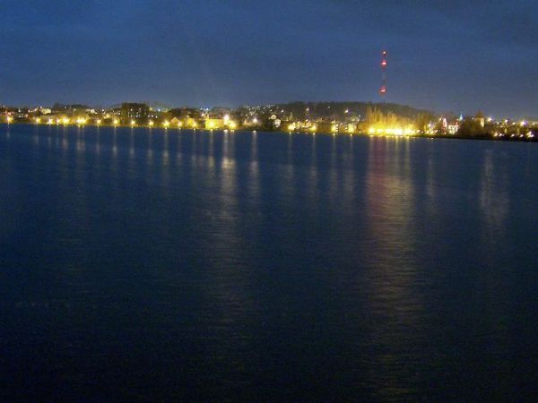 Widok miasta z plaży miejskiej przy ulicy Jaszczurcza Góra