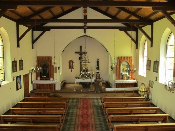 Wnętrze kościoła p.w. św. Józefa Oblubieńca w Hucie Kalnej