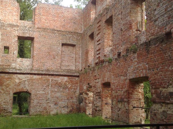 Ruiny pałacu Hatzfeldów