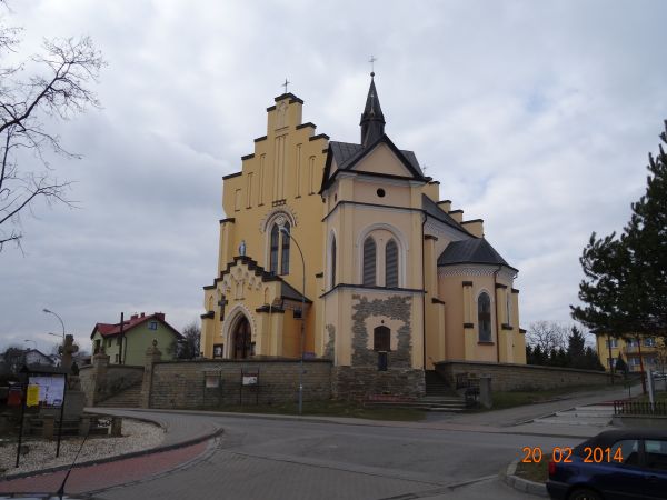 kościół i dzwonnica - wszystko odrestaurowane, o dobrych gospodarzach - świadczące.