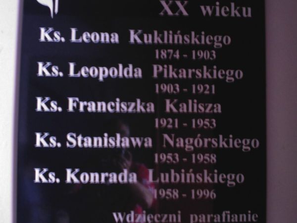 Pamiątkowa tablica. Z Kościoła św. Katarzyny.