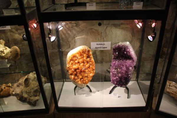 kolekcja - w temacie ekspozycji archeologicznych - prezentowane w lochach zamkowych, stamtąd wysoko - stromo - wysoko na wieżę forteczną - a wtedy "to już bombo