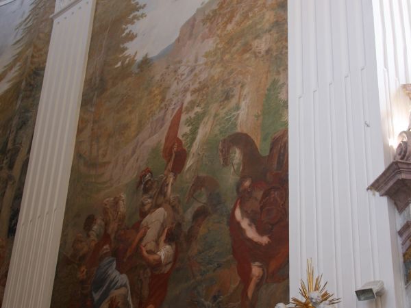 Scena przedstawia : formę sprawowania rządów przez poddanych cesarza Augusta - pełną gwałtu, przemocy i okrucieństw.