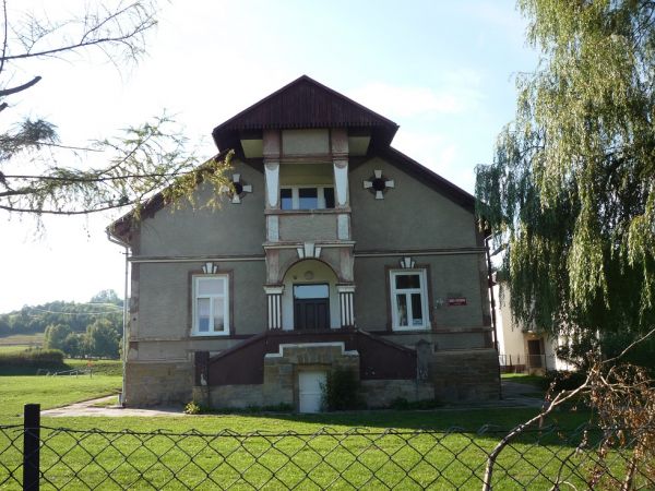 Jastrzębia.Dwór. Obecnie Szkoła Podstawowa.