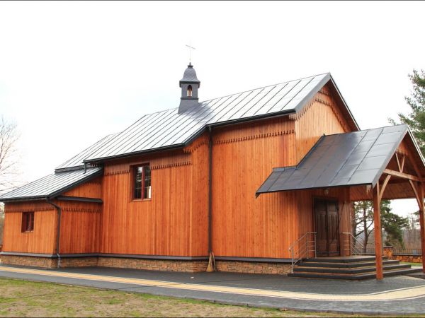 Drewniana , parafialna cerkiew greckokatolicka p.w. Narodzenia NMP w Mołodyczu. Obecnie filialny kościół rzymskokatolicki