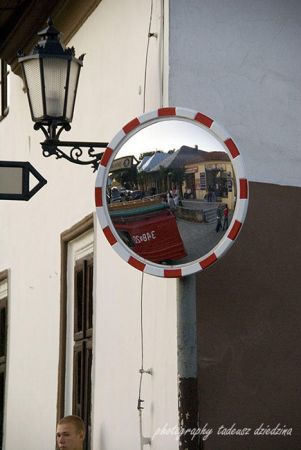 Stary Sącz w krzywym zwierciadle.