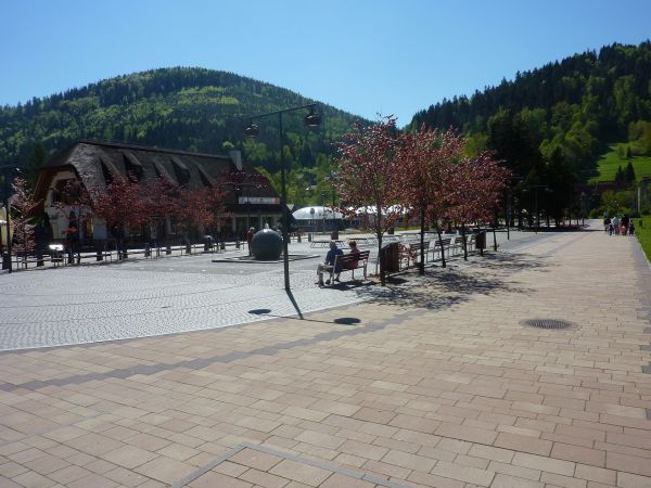 Plac św. Jakuba - w tle Stary Młyn