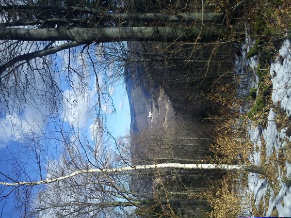 Widok ze szczytu Pątnika na kościół w Nowej Wsi