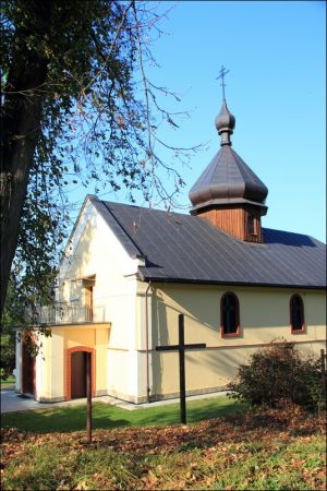 Murowana parafialna cerkiew greckokatolicka św. Michała Archanioła w Olszanach . Cerkiew została zbudowana w 1924, w miejscu wcześniejszej murowanej cerkwi, zbu