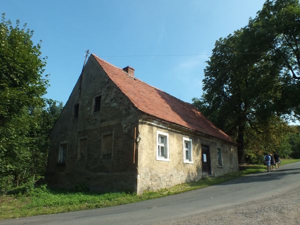 Jeden z nielicznych budynków w Miedziance