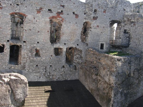 Zamek OGRODZIENIEC **** http://www.zamek-ogrodzieniec.pl/ **** http://zamki.net.pl/zamki/podzamcze/podzamcze.php **** Zamek Ogrodzieniec znajduje się w Podzamcz