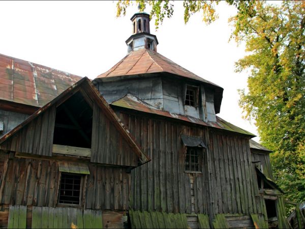 Cerkiew Pokrow Przeświętej Bogarodzicy w Miękiszu Starym. Zbudowana w latach 1803−1811. Wokół cerkwi groby rodziny Younga.