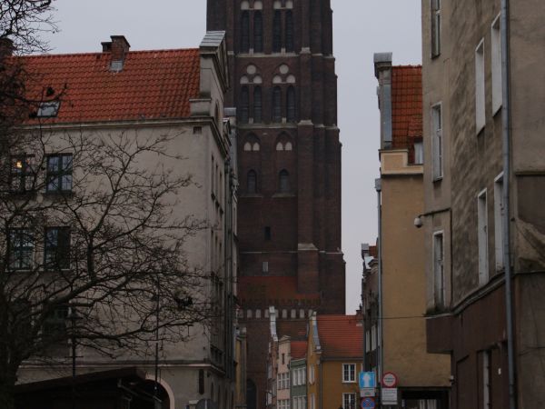 ul. Szklary a w tle Bazylika Mariacka.