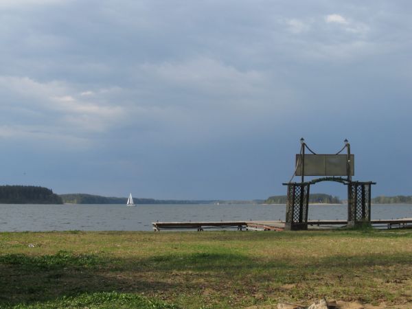 Plaża gminna nad jeziorem Wdzydze w Jeziornej - Borsk