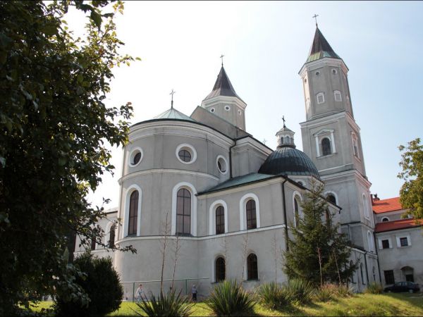 Kościół pw. św. Mikołaja i Stanisława biskupa w Jarosławiu przy ulicy Benedyktyńskiej. Przez starszych mieszkańców zwany Anna Kasarnia, został zbudowany w latac