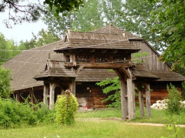 Skansen Wsi Ziemi Lubelskiej  - 

http://www.skansen.lublin.pl/