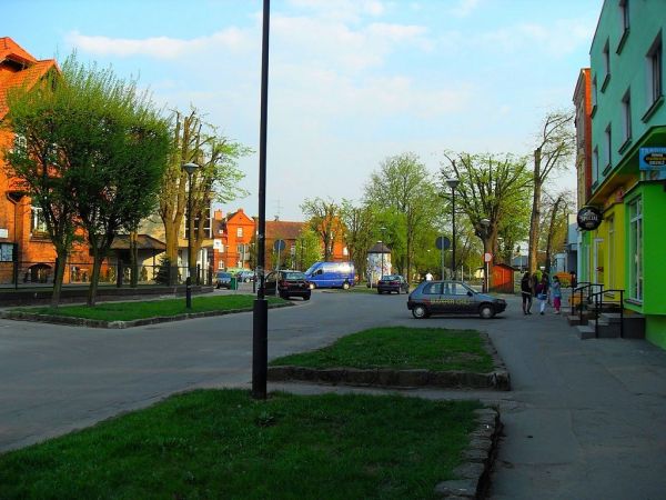 Aleja Wojska Polskiego przed wejściem na Skwer Adama Mickiewicza