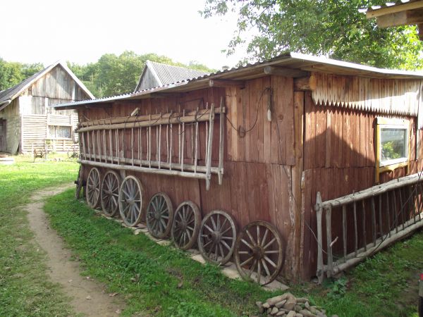 obiekty skansenu a w nich tysiące zgromadzonych skarbów - polecamy do zwiedzenia, warto !