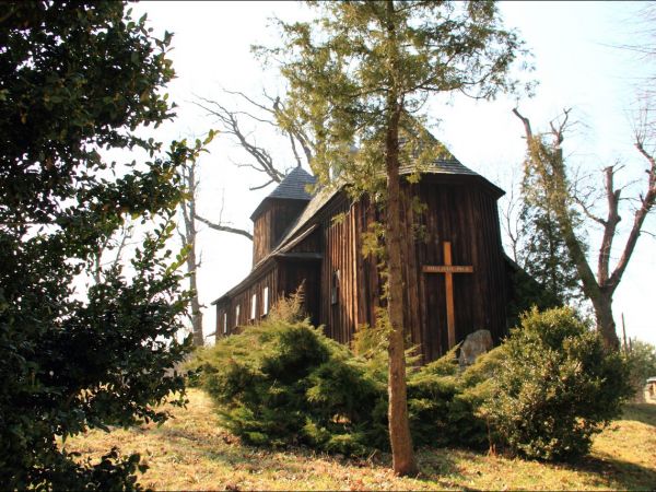 Drewniany, nieużytkowany kościół pw. św. Andrzeja Boboli w Krzeczowicach - (zbudowany ok. 1770 r.), dawna cerkiew parafialna pw. św. Mikołaja .