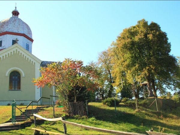 Cerkiew murowana pw. św. Dymitra z 1924 r. Po 1947 r. przez wiele lat nieużytkowana, potem przejęta przez kościół katolicki jako kościół filialny.  Od 1985 r. w