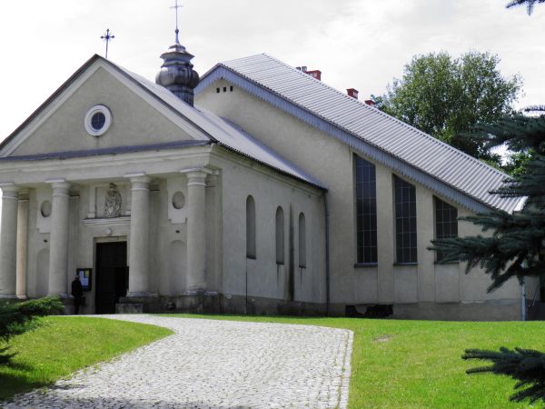 Kościół Zdrojowy – zbudowany został w 1818 r. jako kaplica dworska, potem służył do końca II wojny światowej jako cerkiew greckokatolicka. W 1947 r. przejęta pr