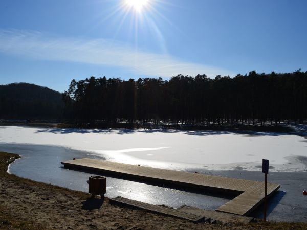 Staw Amerykan w Złotym Potoku zimą.