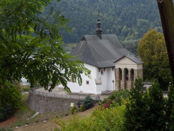 Tropie nad Dunajcem koło Czchowa - najstarszy obok Gniezna cel pielgrzymek w Polsce - było w X wieku miejscem służby pustelnika św. Świerada. Andrzej Świerad wr
