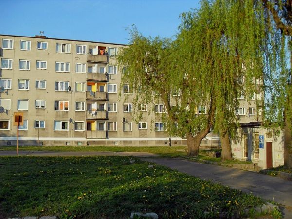 Blok mieszkalny przy ulicy Kolejowej