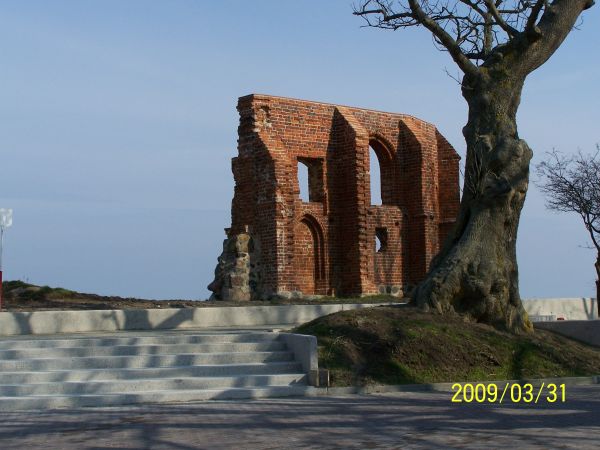Ruiny kościoła w Trzęsaczu